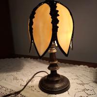 lampada da tavolo stile Tiffany 