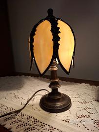 lampada da tavolo stile Tiffany 