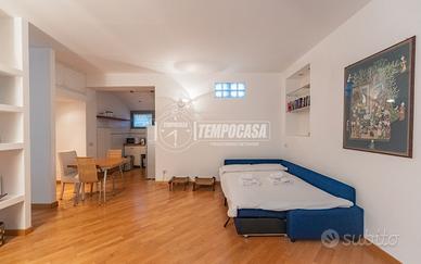 SPLENDIDO DUE LOCALI, DI FRONTE ALLO SCALO FARINI!