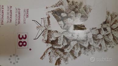 albero di natale innevato 