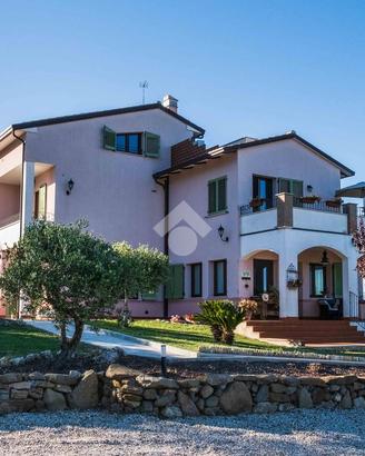 VILLA SINGOLA A CANNARA