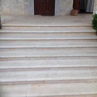 Stupendi scalini lavorati a mano in pietra massell