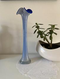 Splendido vaso in vetro a forma di fiore