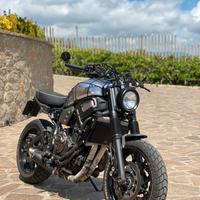 XSR 700 Yamaha - con scarico, fanale e sella top