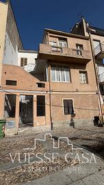 Casa su tre livelli in via Delle Grazie