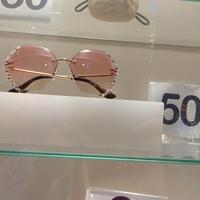 Occhiali da sole rosa con strass ai lati
