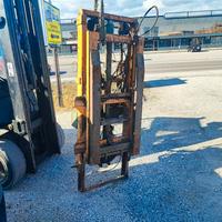 Muletto con forche pallet