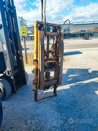 Muletto con forche pallet