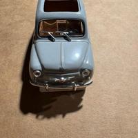 Modellino Seat 600D azzurra