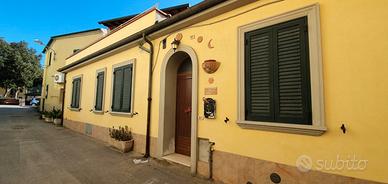Follonica, Senzuno, molto vicino al mare