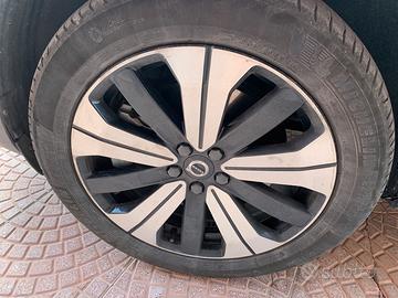 235/50/19 michelin estive