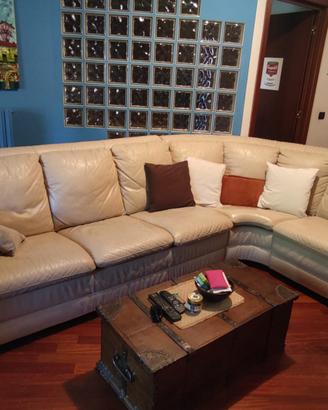Divano in pelle beige Natuzzi con letto matrimonia