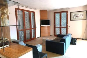 Villa di 225 m² con più di 5 locali e box auto a C
