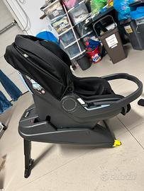 Base isofix ed ovetto linea primo viaggio peg pere