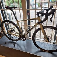 Bicicletta da Gravel Giant Revolt come  nuova L