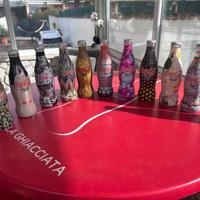 Bottiglie Coca Cola Light tributo agli stilisti
