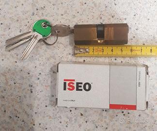 Serratura marca ISEO (tipo yale)