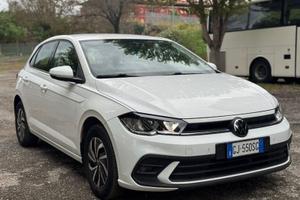 Volkswagen Polo 1.0 TSI adatta a neopatentati...