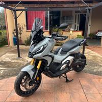 Xadv 750