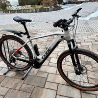 Cube Reaction Hybrid Pro 625