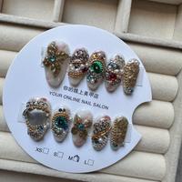 Unghie finte fatto a mano