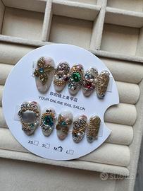 Unghie finte fatto a mano