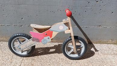 Bici in legno senza pedali