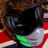 Casco moto integrale vintage e occhiali