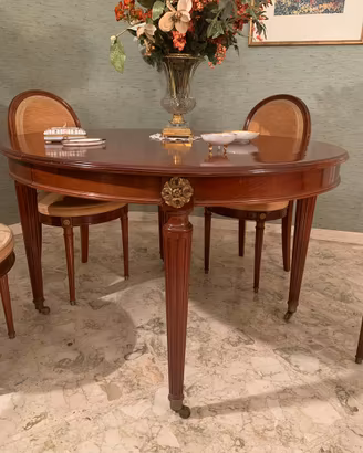 Tavolo da pranzo epoca 800 con 6 sedie