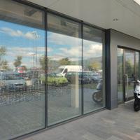 Capannone fronte strada