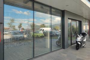 Capannone fronte strada