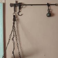 Antica bilancia in ferro e pionbo 