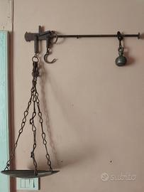 Antica bilancia in ferro e pionbo 