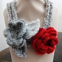 Collana all'uncinetto-fiori,foglie-lurex