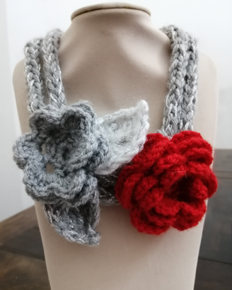 Collana all'uncinetto-fiori,foglie-lurex