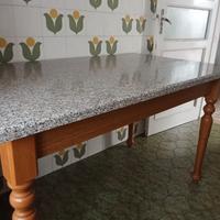 Tavolo legno con rivestimento effetto granito