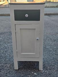 Comodino legno  dipinto a mano stile shabby