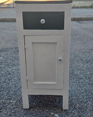 Comodino legno  dipinto a mano stile shabby