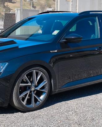 Skoda Superb Sportline 4x4 Tdi Canton