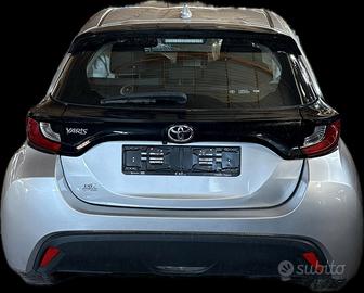 TOYOTA YARIS COLORE GRIGIO