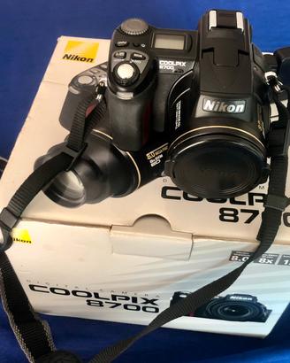 Nikon coolpix 8700 con accessori e borsa
