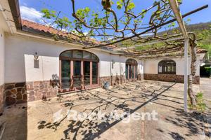 STRUTTURA RICETTIVA CON AREA SCOPERTA