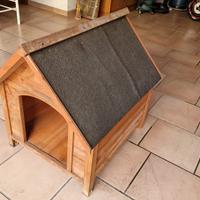 Casetta in legno per cani con "tetto apribile"