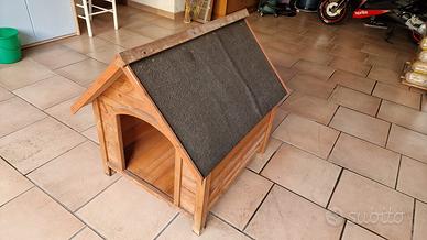 Casetta in legno per cani con "tetto apribile"