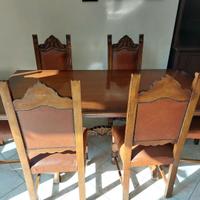 Tavolo classico in legno con 6 sedie vintage