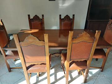 Tavolo classico in legno con 6 sedie vintage