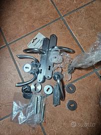 maniglie Martinelli per porte e finestre argento