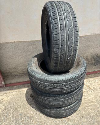 Gomme 215/70/R15