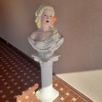 Mezzo busto M. Antonietta d'Austria su colonna 