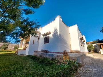 villa unifamiliare  con terreno vista mare